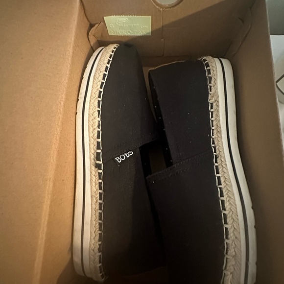 Bob’s casual Memory foam slide-on shoes - Picture 2 of 6